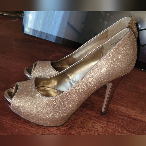 opened toe gold sparkly heels - Picture 2 of 5